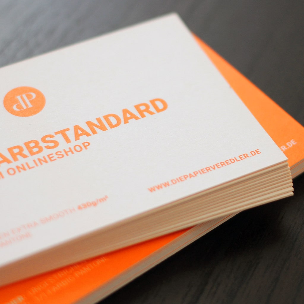 Exklusive Visitenkarten Neon Sonderfarben bedruckt.