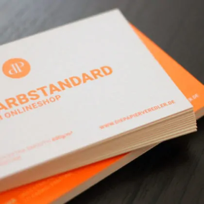 Exklusive Visitenkarten Neon Sonderfarben bedruckt.