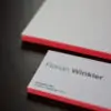 Visitenkarten mit Metapaper Heißfolienprägung schwarz und Farbschnitt neon Visitenkarten mit metapaper Heißfolienprägung schwarz und Farbschnitt neon