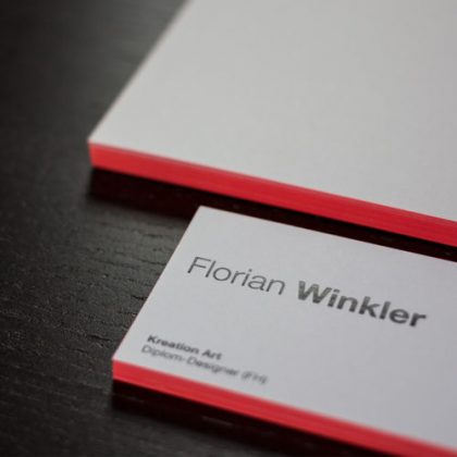 Visitenkarten mit metapaper Heißfolienprägung schwarz und Farbschnitt neon