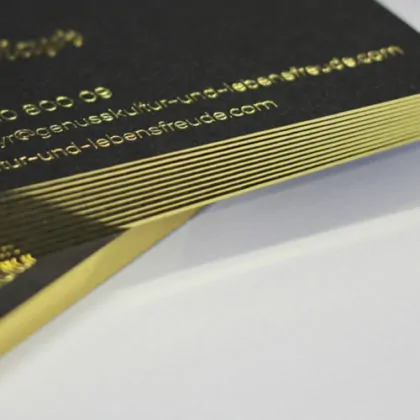 Blackmagic schwarze Visitenkarten mit Folienschnitt gold