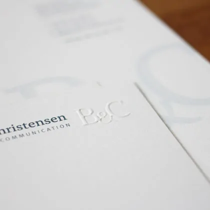 Briefpapier mit Blindprägung auf Metapaper extrarough