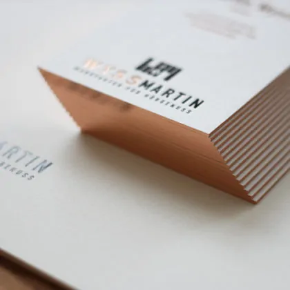 Sonderanfrage Visitenkarten mit Folienschnitt in Roségold-kupfer metallic