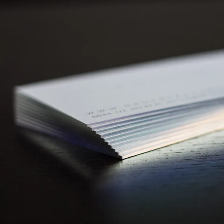 Karten mit Folienschnitt in light line laser reflektierend Karten mit Folienschnitt in light line laser reflektierend