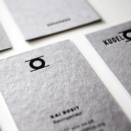 Les Naturals Recycling Visitenkarten mit Heißfolienprägung schwarz