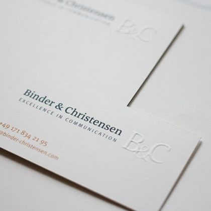 Visitenkarten mit Blindprägung auf 350g/qm rough white
