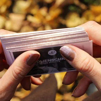 Exklusive Visitenkarten mit Folienschnitt Farbe Kupfer