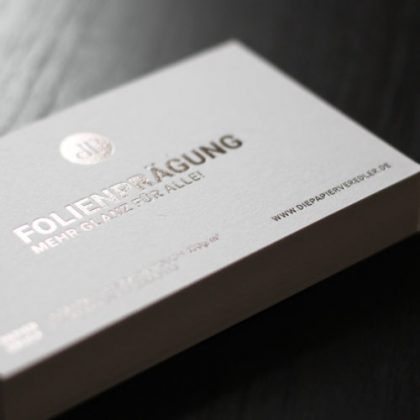Exklusive Visitenkarten mit Folienprägung graphit silber