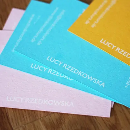 Colorplan Visitenkarten mit einem digitalen Weißdruck