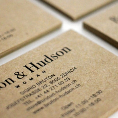 Altpapier Visitenkarten mit Heißfolie schwarz geprägt