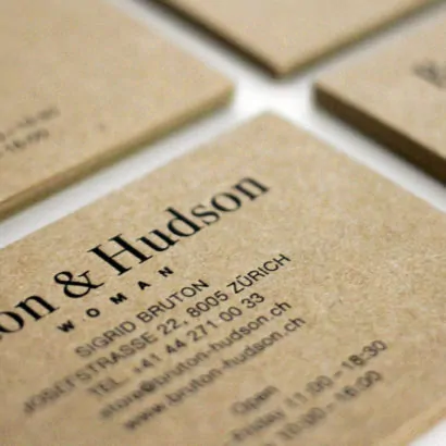 Altpapier Visitenkarten mit Heißfolie schwarz geprägt