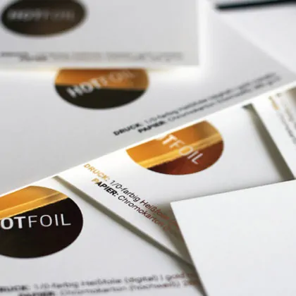 Weiße Karten mit digitaler Heissfolie gold metallic Sleeking
