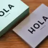 hola-visitenkarten-schwarz-auf-farbigen-karton © Hola Hamburg