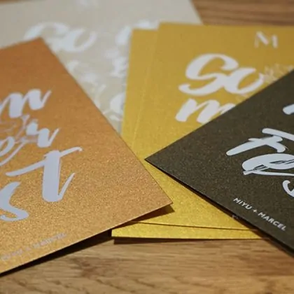 metallic Papier mit Weißdruck