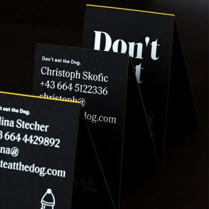 Visitenkarten mit Folienfarbschnitt gelb auf schwarzen Karton