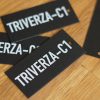 schwarze-hangtags-kartonlabel-schwarz-weissdruck schwarze Hangtags mit Loch