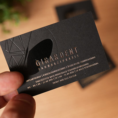 Heißfolienprägung zweifarbig gold metallic + schwarz glänzend