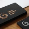schwarze Visitenkarten mit Heißfolienprägung schwarze durchgefärbte Visitenkarten